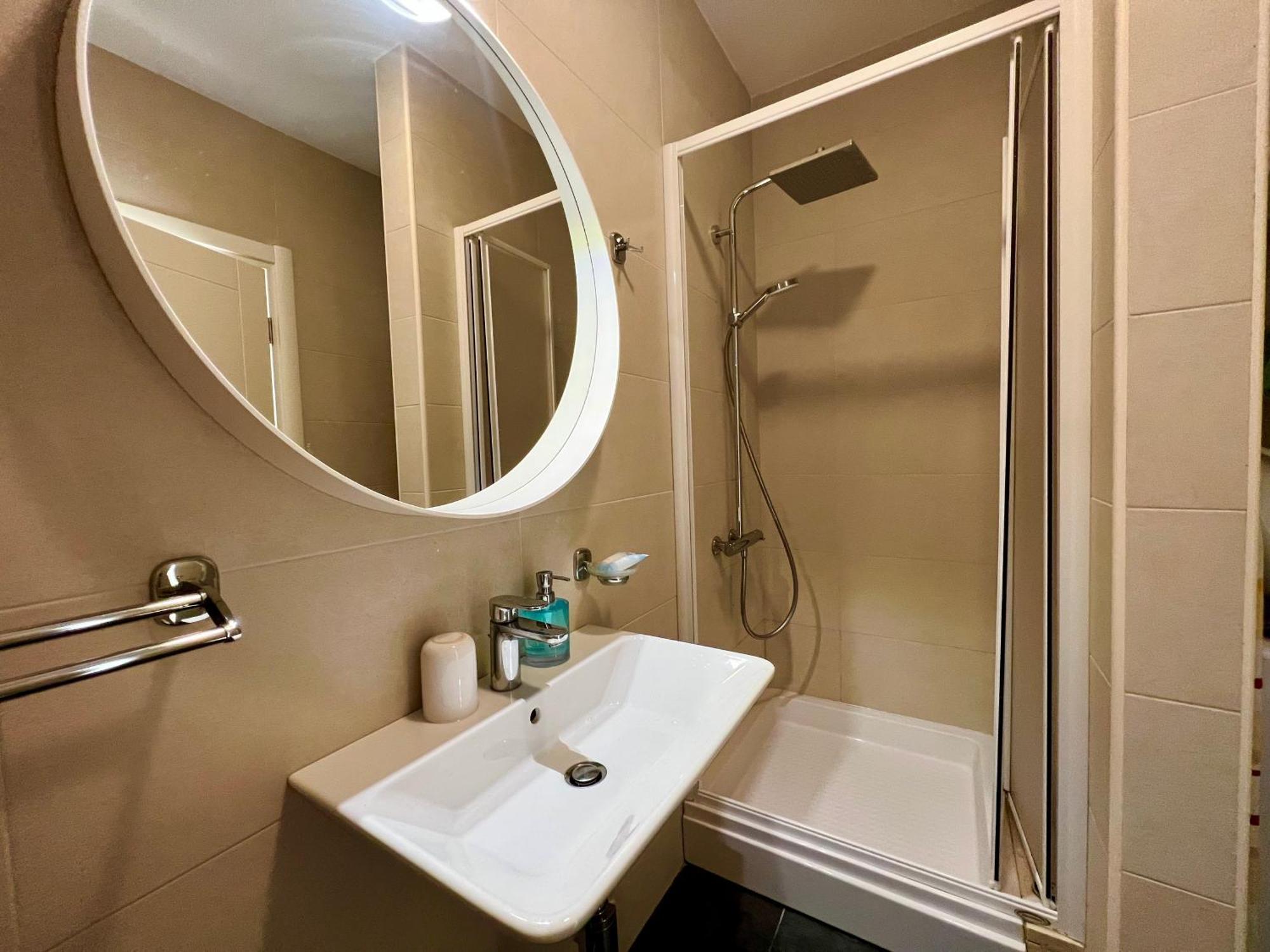 Acacia Hill B8 Apartment Thenovici Luaran gambar